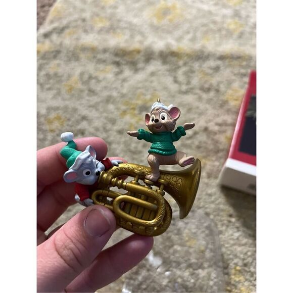 Hallmark A Little Song And Dance Ornament 1996 - Picture 5 of 8